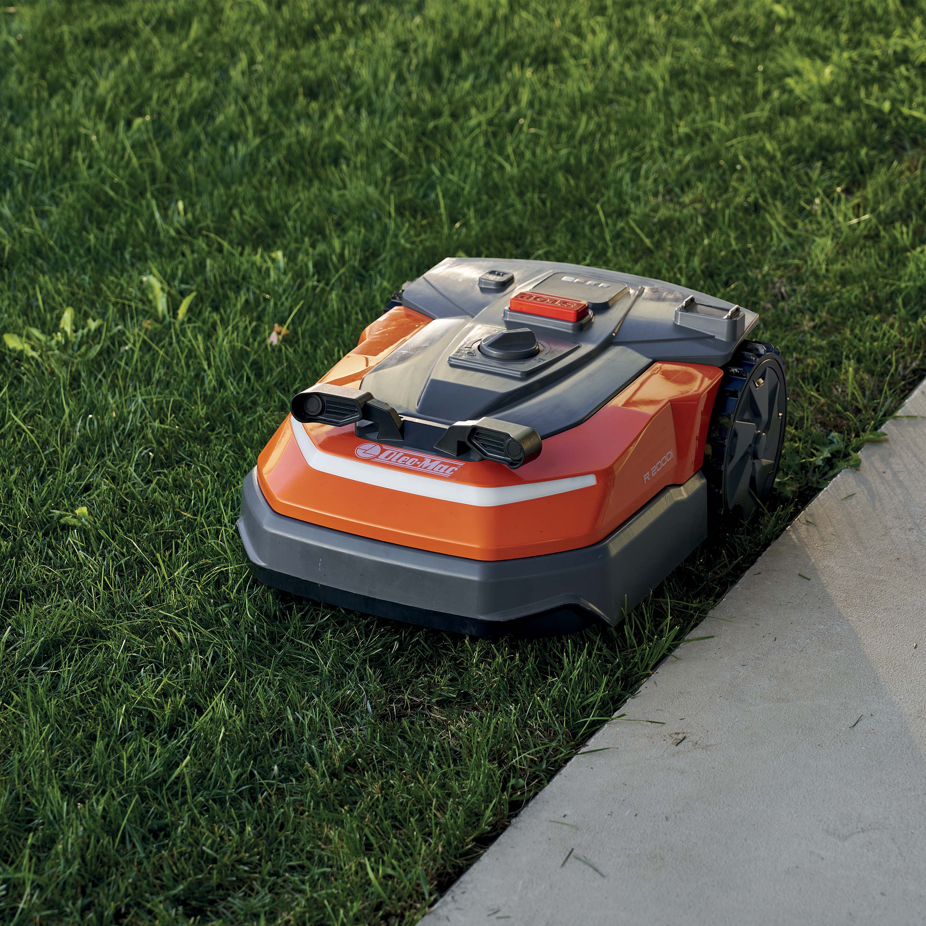 oleo-mac-r2000i-robot-de-tonte-2000-m-connect image 4